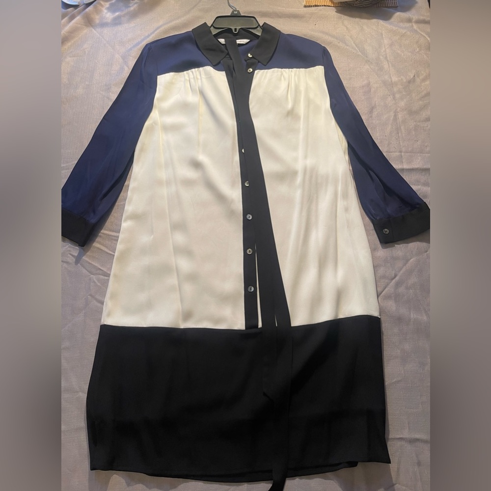 Dianne Von Furstenberg midi white, black & blue silk dress size 8. Msrp $260